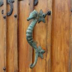 cast-bronze-seaside-seahorse-handle